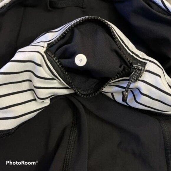 Lululemon Runday Crop Soul Cycle Size 4 - Picture 4 of 5